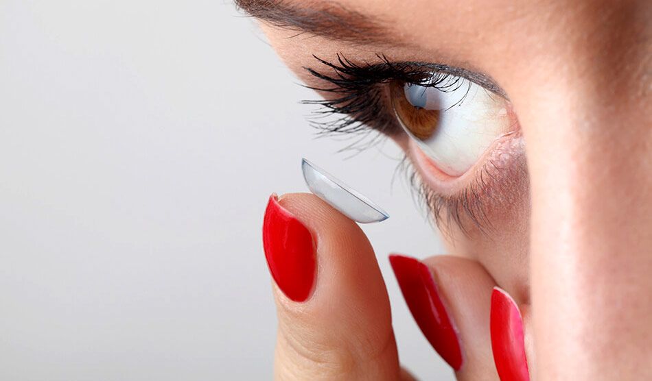Which is Better: Frame Glasses or Contact Lenses?